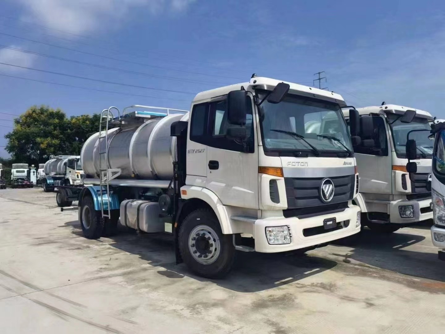 12トン下水道高圧洗浄車浄化槽