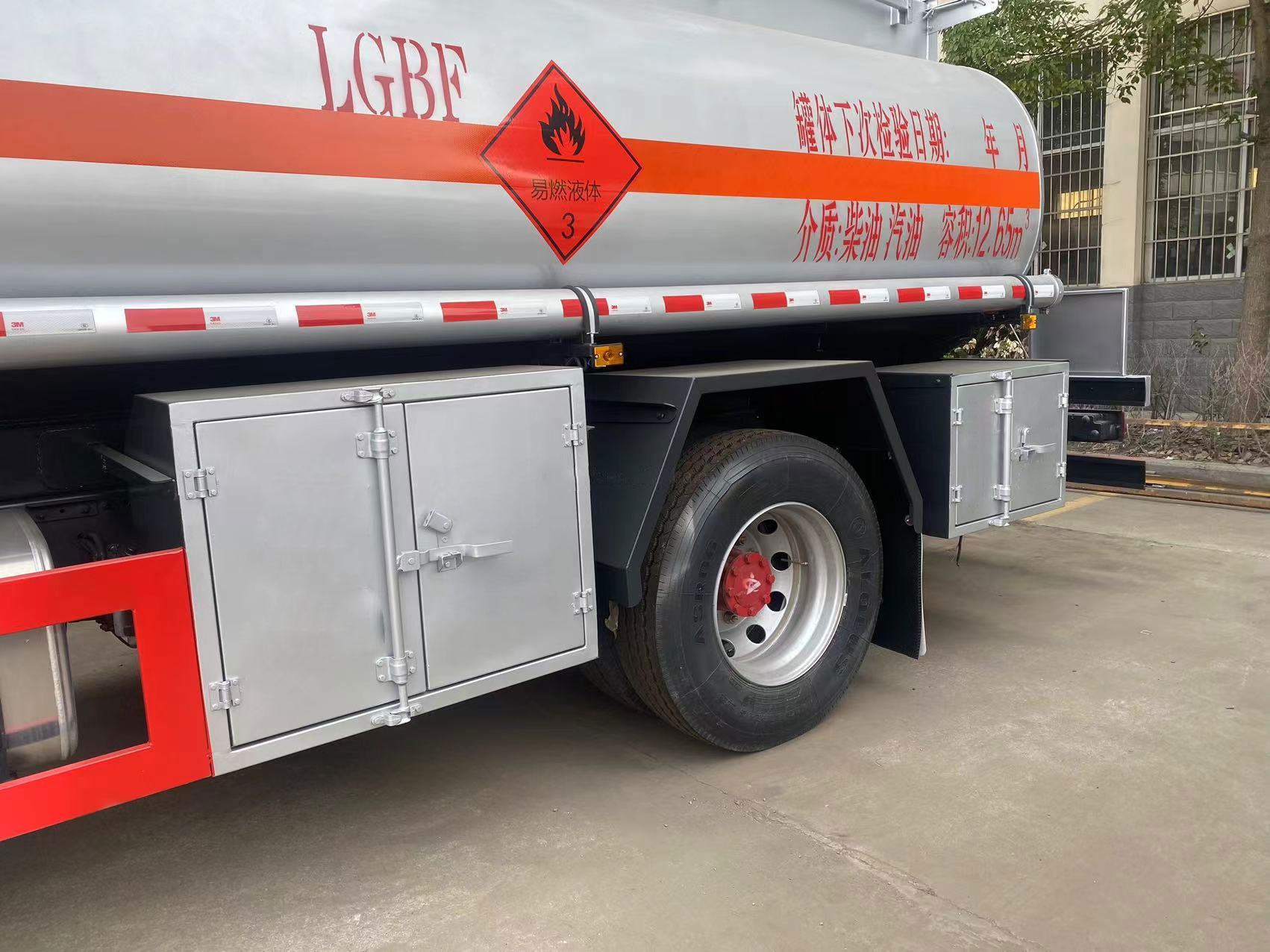 12CBM 10TON ディーゼル ガソリン タンカー トラック
