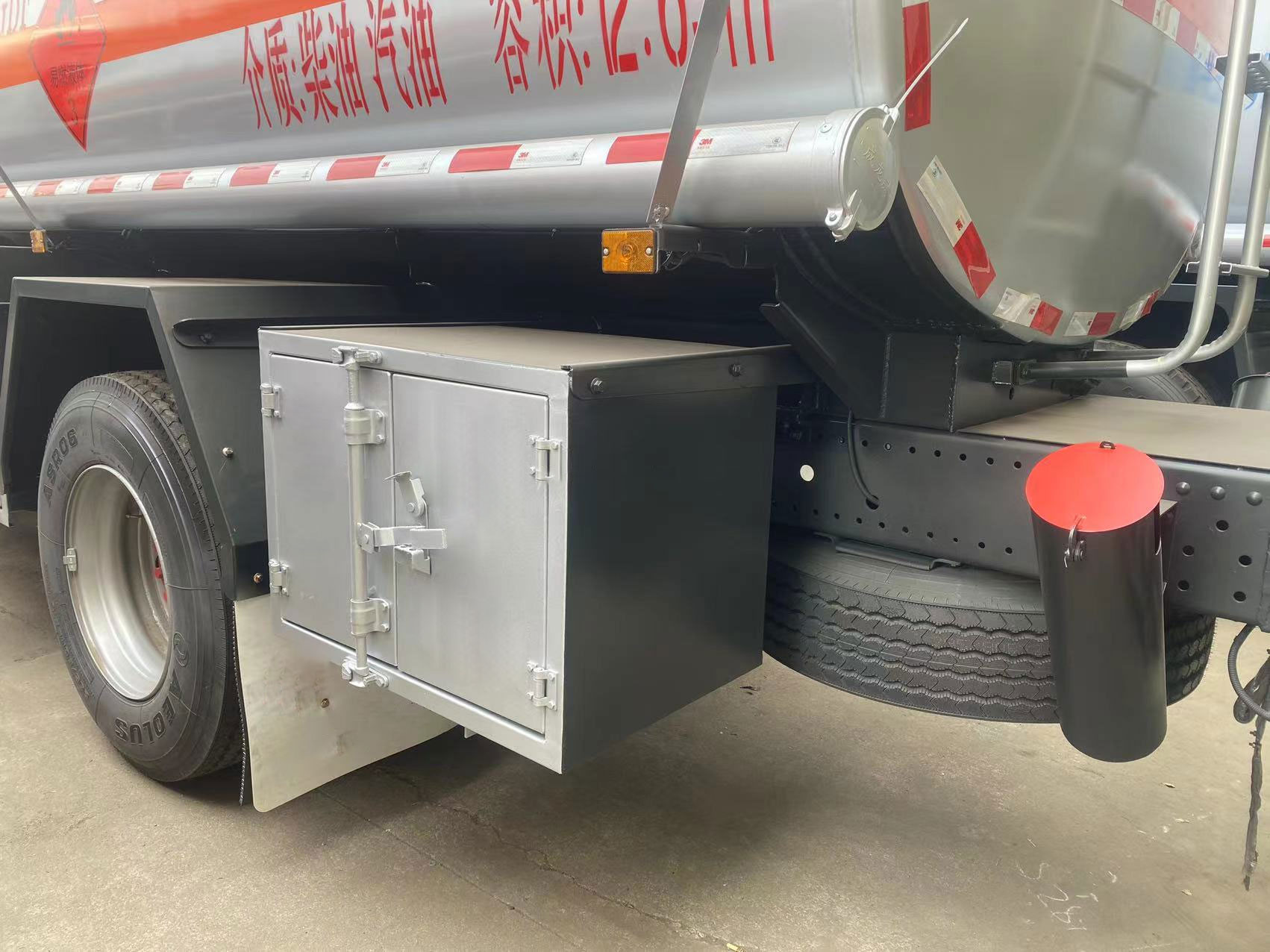 12CBM 10TON ディーゼル ガソリン タンカー トラック